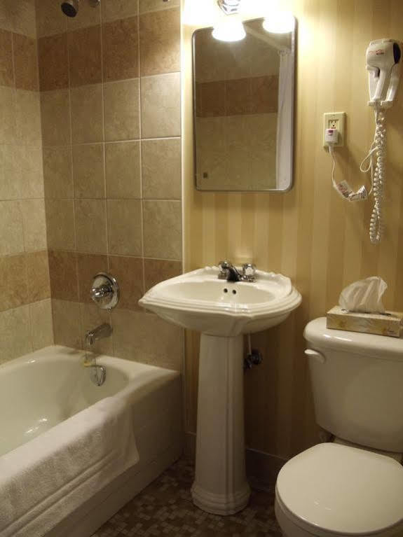 Albatross Hotel Gander